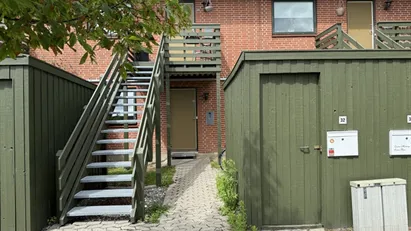 Attraktiv andelsbolig tilsalg med egen have